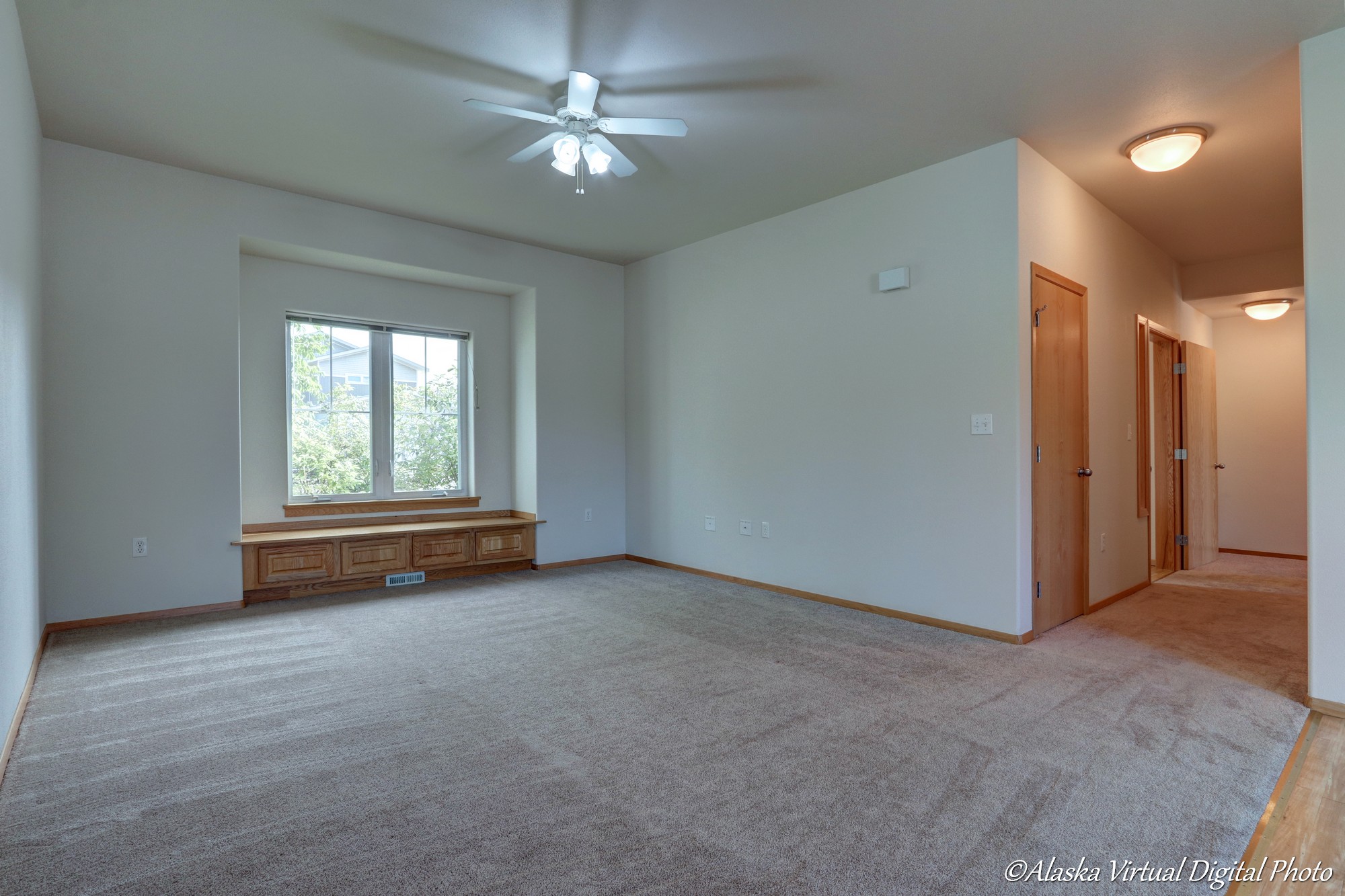 Living room with built in bench near windows