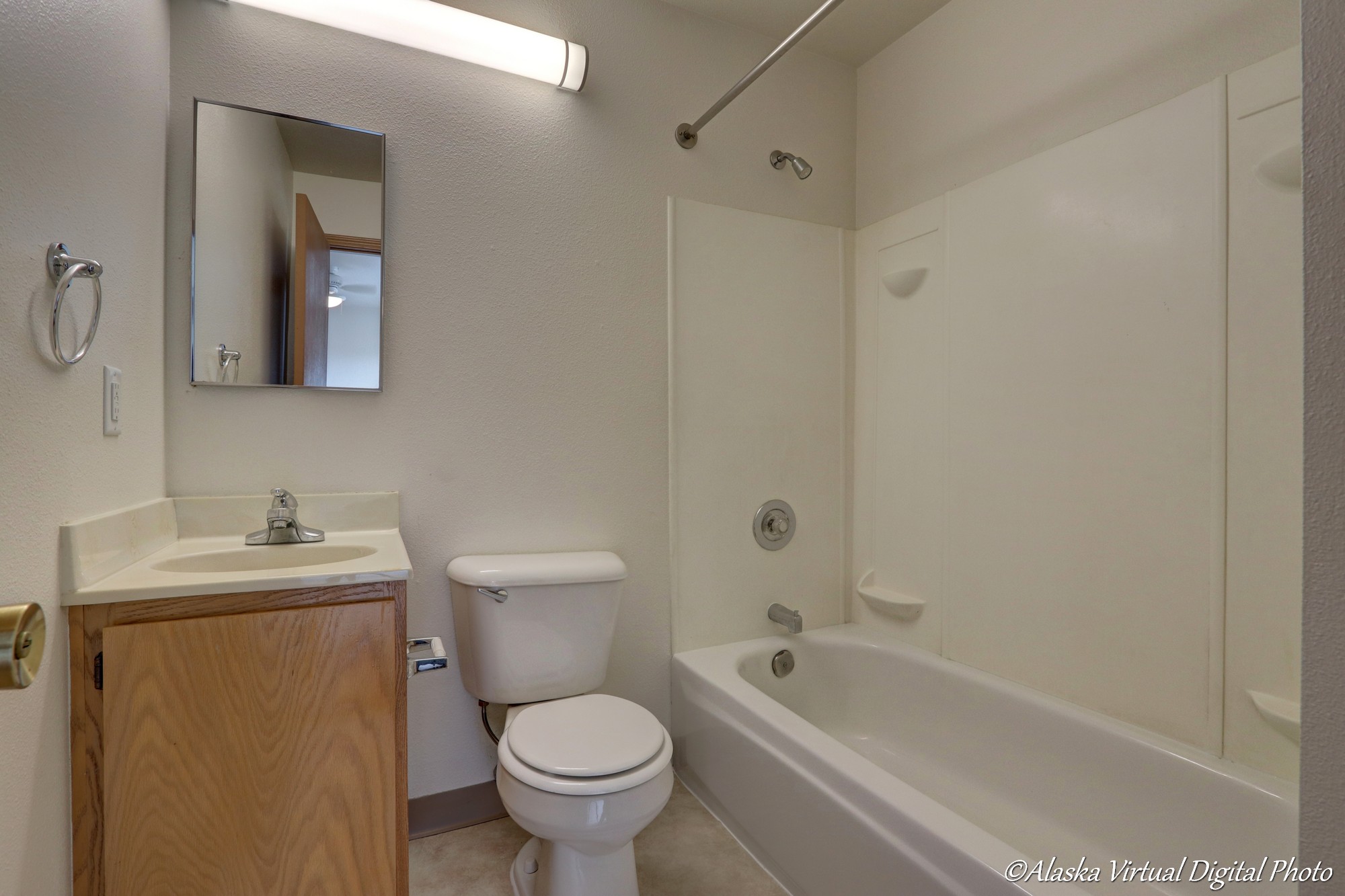 Photo of Master Bath with Tub