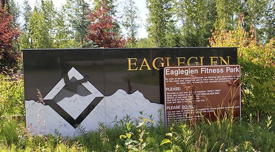 monument sign denoting eagle glen